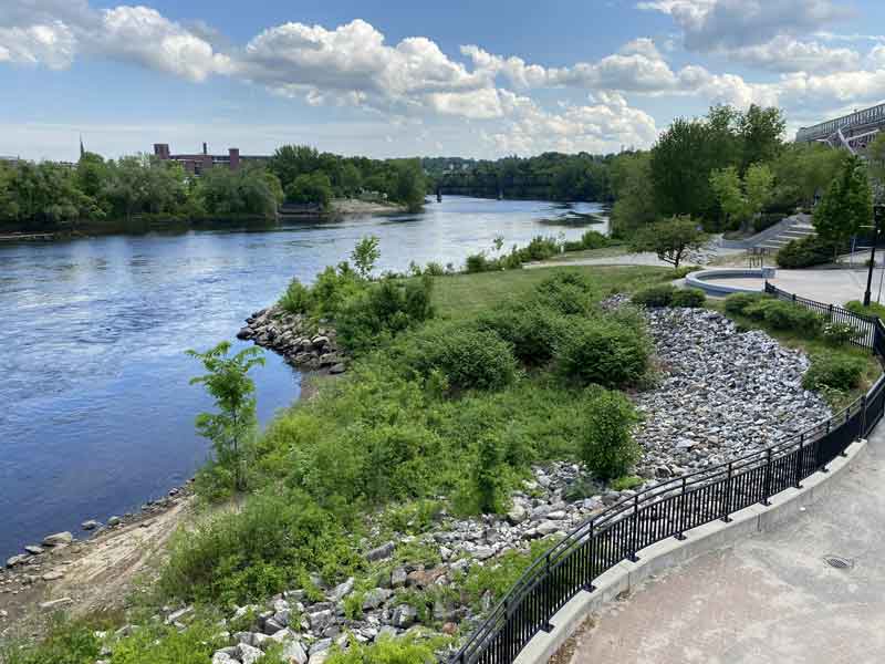 Lewiston Apartment Rentals Maine, Crestwood Townhouses quiet Country